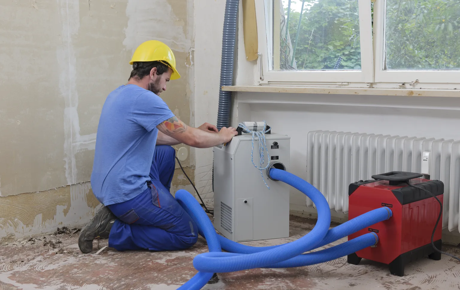 Structural drying with dehumidifiers and air movers in a San Angelo home